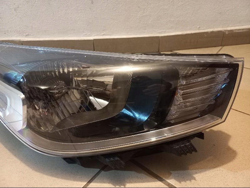Frontscheinwerfer Kia Rio Rechts Scheinwerfer Headlight SCH1050410667li