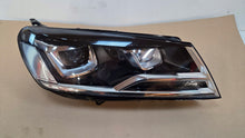 Laden Sie das Bild in den Galerie-Viewer, Frontscheinwerfer VW Touareg 7P1941032 1EL01193702 Xenon Rechts Headlight