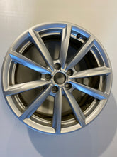 Load image into Gallery viewer, 1x Alufelge 18 Zoll 8.0" 5x112 48ET Glanz Silber 4F0601025 Audi A6 Rim Wheel FEL6791977644go