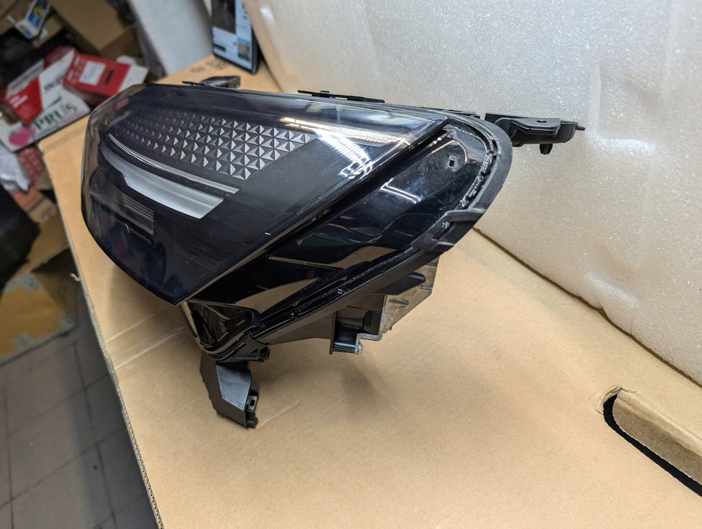 Frontscheinwerfer Mitsubishi Colt V I Clio 260600149R LED Rechts oder Links