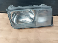 Laden Sie das Bild in den Galerie-Viewer, Frontscheinwerfer Mercedes-Benz 190 W201 127092-00RE Rechts Headlight SCH3090004611on