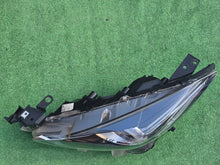 Load image into Gallery viewer, Frontscheinwerfer Mazda 3 BHR251040 Bi-Xenon Ein Stück (Rechts oder Links)