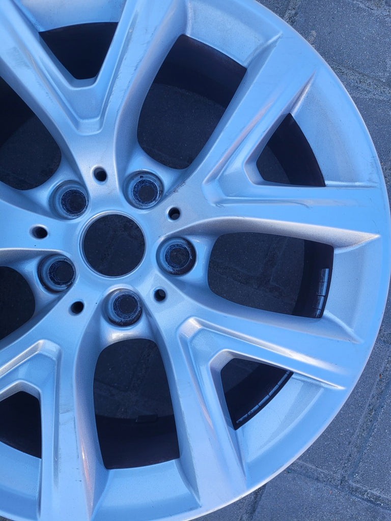 1x Alufelge 17 Zoll 6.5" 5x112 39ET 6856076 BMW F39 X1 F48 Rim Wheel