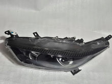 Laden Sie das Bild in den Galerie-Viewer, Frontscheinwerfer Toyota Yaris -24027-EUKO-6 Links Scheinwerfer Headlight SCH6113018553jk