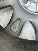 Laden Sie das Bild in den Galerie-Viewer, 1x Alufelge 17 Zoll 7.0&quot; 5x114.3 39ET Toyota Mirai Rim Wheel