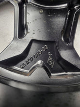 Load image into Gallery viewer, 1x Alufelge 17 Zoll 6.5" 5x114.3 32ET 403000562R Dacia Duster Rim Wheel FEL4675423815xy