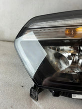 Load image into Gallery viewer, Frontscheinwerfer Renault Master 260607867R Links Scheinwerfer Headlight