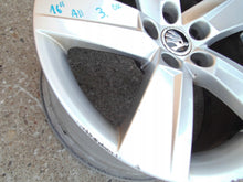 Load image into Gallery viewer, 1x Alufelge 16 Zoll 7.0" 5x100 46ET Glanz Silber 6V0601025B Skoda Fabia Iii FEL4720866064ki