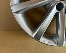 Laden Sie das Bild in den Galerie-Viewer, 1x Alufelge 17 Zoll 5x114.3 45ET KBA51691 KE4096F200 Nissan Qashqai I Rim Wheel FEL8295453222nh
