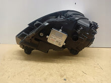 Load image into Gallery viewer, Frontscheinwerfer Audi A3 8V0941005E Xenon Ein Stück (Rechts oder Links)