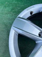 Laden Sie das Bild in den Galerie-Viewer, 1x Alufelge 16 Zoll 6.0" 5x112 43ET Glanz Silber 2GA071496A VW T-Roc I Rim Wheel FEL8897686499nf