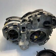 Laden Sie das Bild in den Galerie-Viewer, Frontscheinwerfer Mercedes-Benz A2038203559 2038203659 Ein Satz Headlight SCH9554894188ve
