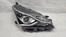 Load image into Gallery viewer, Frontscheinwerfer Toyota Yaris Rechts Scheinwerfer Headlight