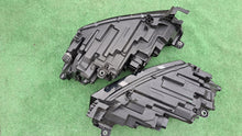 Load image into Gallery viewer, Frontscheinwerfer Skoda Octavia 5E4941015 5E4941016 LED Rechts oder Links SCH7166541299rx