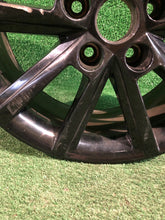 Laden Sie das Bild in den Galerie-Viewer, 1x Alufelge 17 Zoll 7.0&quot; 5x112 49ET 5E0601025BT Skoda Octavia Rim Wheel