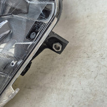 Laden Sie das Bild in den Galerie-Viewer, Frontscheinwerfer Mercedes-Benz Vito W447 A4479060101 Full LED Rechts oder Links SCH9789369050yk