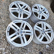 Laden Sie das Bild in den Galerie-Viewer, 4x Alufelge 17 Zoll 7.0" 5x112 42ET Glanz Silber 8W0601025P Audi A4 B8 Rim Wheel FEL6387461937sy