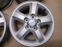 Laden Sie das Bild in den Galerie-Viewer, 1x Alufelge 15 Zoll 6.0&quot; 5x114.3 529103A710 Hyundai Trajet Rim Wheel