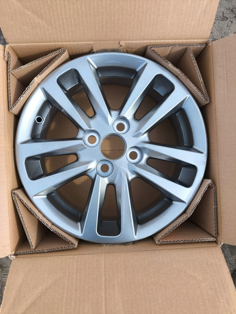1x Alufelge 15 Zoll 5.0" 5x100 39ET Glanz Silber Toyota Yaris Rim Wheel FEL2959142336gu