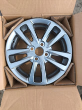 Load image into Gallery viewer, 1x Alufelge 15 Zoll 5.0" 5x100 39ET Glanz Silber Toyota Yaris Rim Wheel FEL2959142336gu