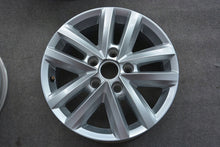 Load image into Gallery viewer, 1x Alufelge 16 Zoll 6.5&quot; 5x120 62ET Glanz Silber 2H0071496C Vw Rim Wheel