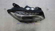 Load image into Gallery viewer, Frontscheinwerfer Mercedes-Benz X156 A1569062400 Xenon Rechts Headlight