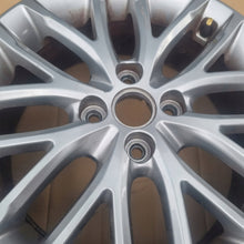 Laden Sie das Bild in den Galerie-Viewer, 1x Alufelge 16 Zoll 6.0" 4x100 49ET Glanz Silber 52910-H8200 Kia Rio Iv FEL1195880582im