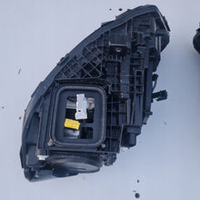 Load image into Gallery viewer, Frontscheinwerfer Mercedes-Benz W177 W1779065600 Xenon Rechts oder Links SCH5153944543wr