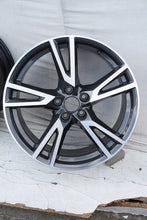 Laden Sie das Bild in den Galerie-Viewer, 1x Alufelge 19 Zoll 8.0" 5x112 39ET Glanz Schwarz 80A601025R Audi Rim Wheel FEL8854092747xh