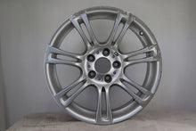 Laden Sie das Bild in den Galerie-Viewer, 1x Alufelge 18 Zoll 8.0&quot; 5x120 30ET Glanz Silber 6790173 BMW 1 Rim Wheel