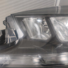 Laden Sie das Bild in den Galerie-Viewer, Frontscheinwerfer Toyota Aygo X 29316 Links Scheinwerfer Headlight SCH2987441921km