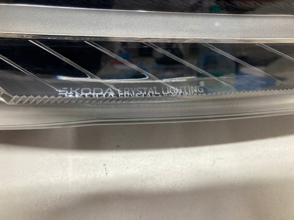 Frontscheinwerfer Skoda Superb Rechts Scheinwerfer Headlight