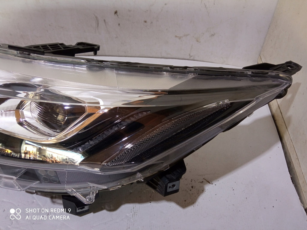Frontscheinwerfer Mitsubishi Eclipse Cross I 8301D065 LED Rechts oder Links