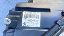 Laden Sie das Bild in den Galerie-Viewer, Frontscheinwerfer Peugeot 308 II 9677522980 Rechts Scheinwerfer Headlight SCH2319003505ed