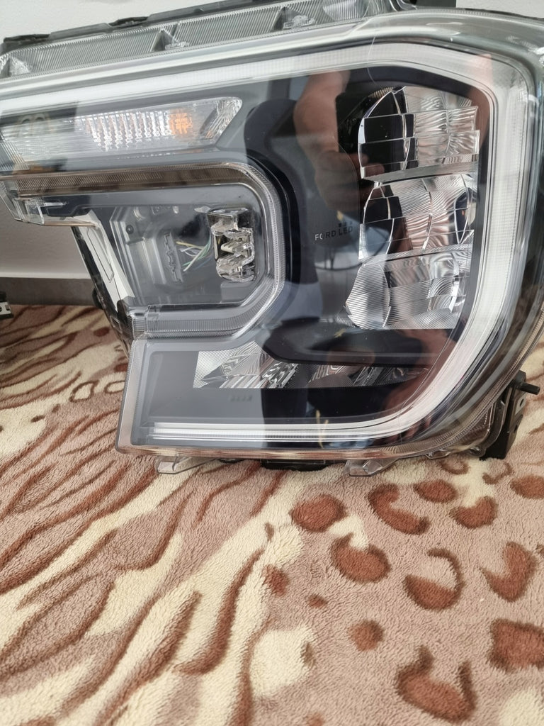 Frontscheinwerfer Ford Ranger N1WB-13E014-EE N1WB-13E015-EE Rechts Headlight SCH8709785523sk
