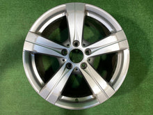 Laden Sie das Bild in den Galerie-Viewer, 1x Alufelge 17 Zoll 8.0" 5x112 49 5ET A2064014600 Mercedes-Benz W206 Rim Wheel FEL2667492157mp