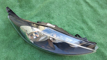 Laden Sie das Bild in den Galerie-Viewer, Frontscheinwerfer Ford Fiesta EJ247045-02 Rechts Scheinwerfer Headlight