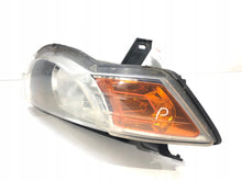 Laden Sie das Bild in den Galerie-Viewer, Frontscheinwerfer Mitsubishi Colt VI I 8301B180 Ein Stück (Rechts oder Links)