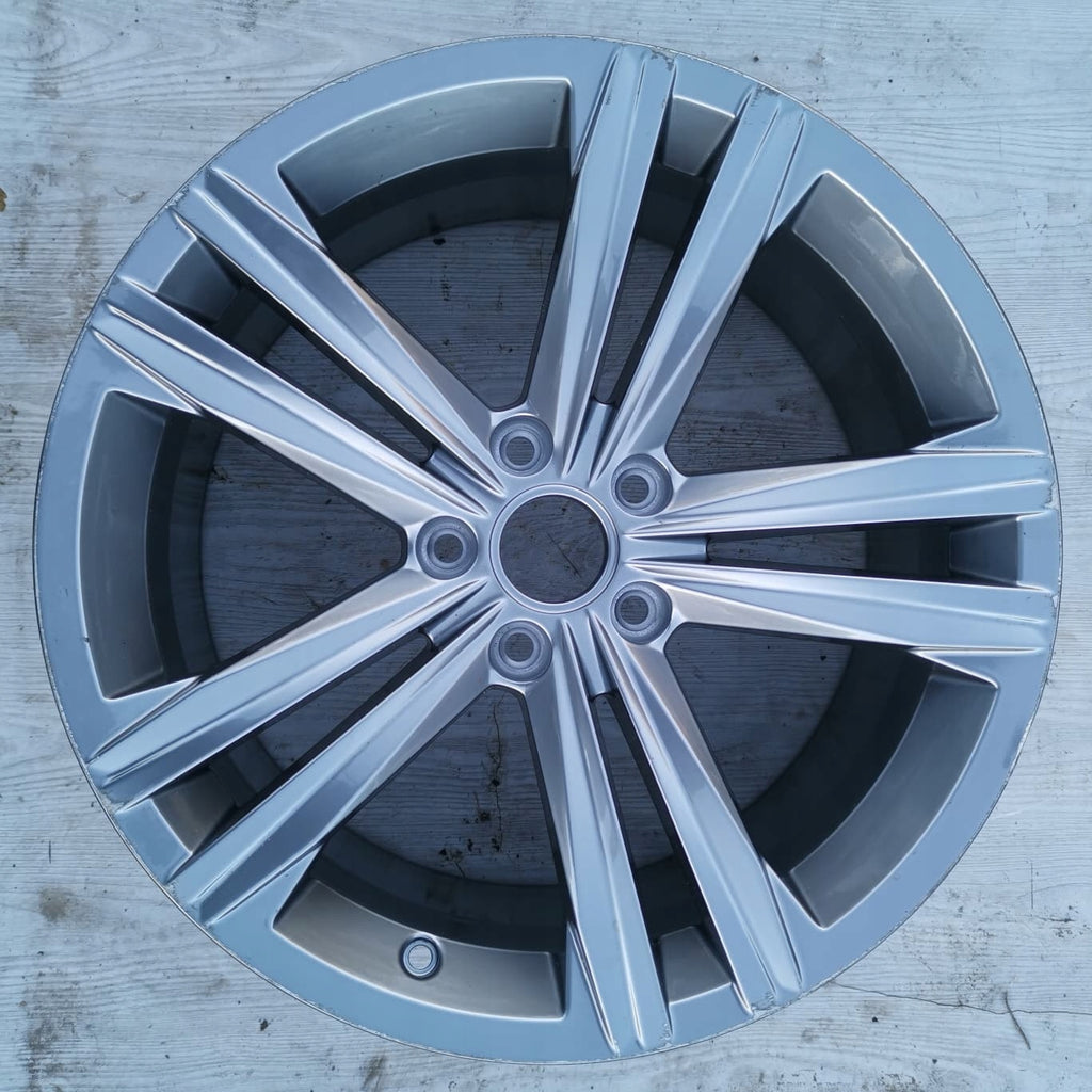 1x Alufelge 18 Zoll 8.0" 5x112 40ET Glanz 3G8601025N VW Rim Wheel FEL4650052435bw