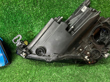 Laden Sie das Bild in den Galerie-Viewer, Frontscheinwerfer Seat Leon CSC20663 Rechts Scheinwerfer Headlight SCH9788666051br