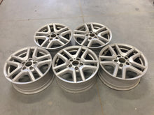 Laden Sie das Bild in den Galerie-Viewer, 1x Alufelge 17 Zoll 7.5&quot; 5x120 40ET Glanz Silber 6761929 BMW E53 Rim Wheel