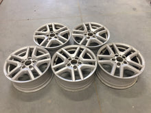 Laden Sie das Bild in den Galerie-Viewer, 1x Alufelge 17 Zoll 7.5" 5x120 40ET Glanz Silber 6761929 BMW E53 Rim Wheel FEL1631694460qo