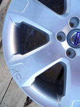 Laden Sie das Bild in den Galerie-Viewer, 1x Alufelge 18 Zoll 7.0" 5x108 Glanz Silber 31200545 31290871 Volvo Xc90 I Xc60 FEL3570984844lh