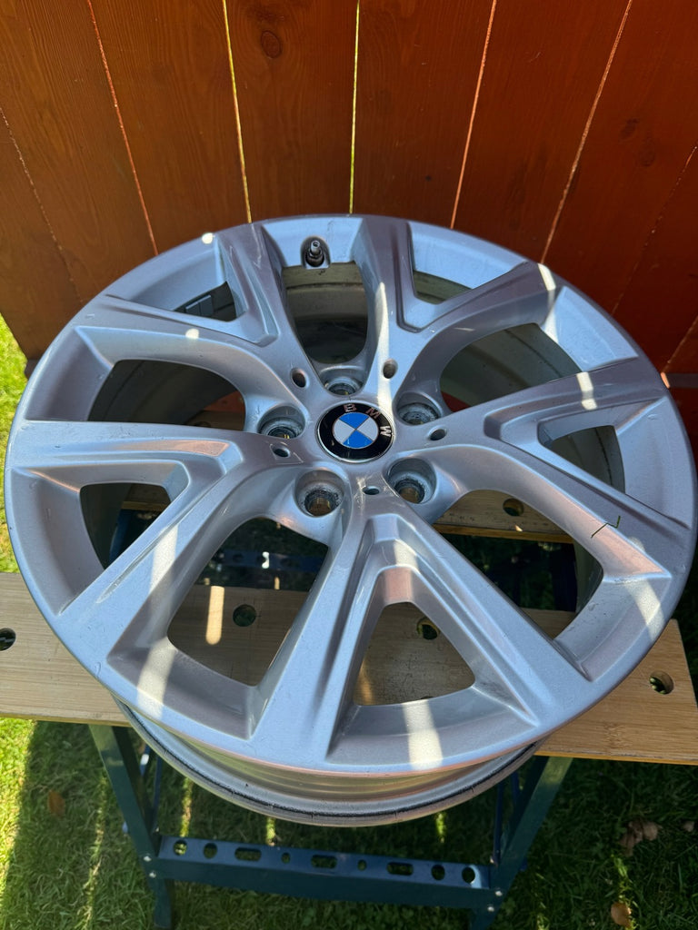 1x Alufelge 17 Zoll 6.5" 5x112 39ET Glanz Silber 6856076 BMW F39 X1 F48