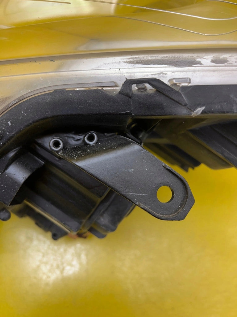 Frontscheinwerfer Citroën C-Crosser Xenon Rechts Scheinwerfer Headlight SCH6146002478el