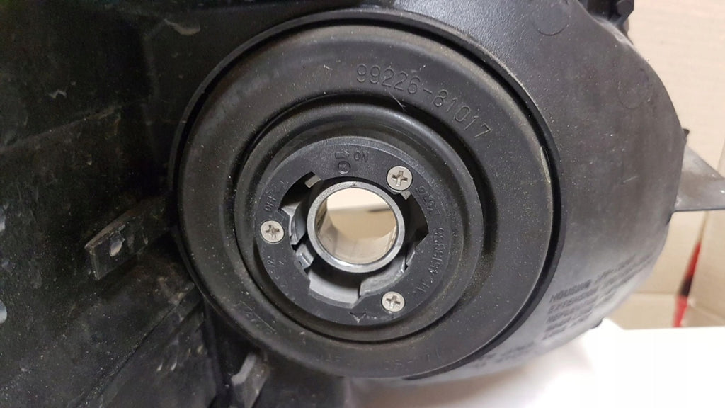 Frontscheinwerfer Toyota Prius 9922681017 Links Scheinwerfer Headlight SCH3682885813gc