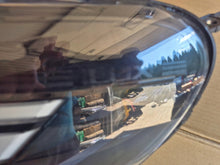Laden Sie das Bild in den Galerie-Viewer, Frontscheinwerfer Opel Zafira Vivaro C 98472099800 Links Scheinwerfer Headlight SCH4948246431tz