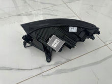Laden Sie das Bild in den Galerie-Viewer, Frontscheinwerfer Skoda Enyaq IV 5LB941016H Rechts Scheinwerfer Headlight SCH6740857500op
