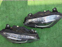 Laden Sie das Bild in den Galerie-Viewer, Frontscheinwerfer Mercedes-Benz W176 A1768200661KZ Bi-Xenon Ein Satz Headlight SCH1323453442nv