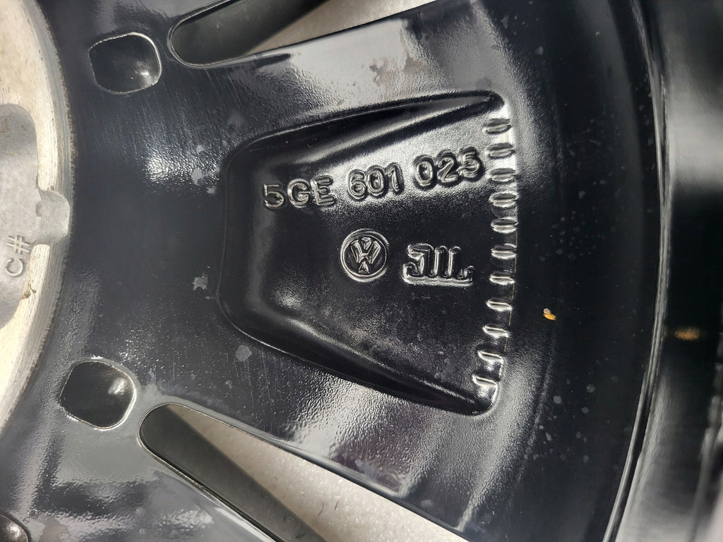 1x Alufelge 16 Zoll 6.5" 5x112 46ET 5GE601025 VW Golf Vii Rim Wheel